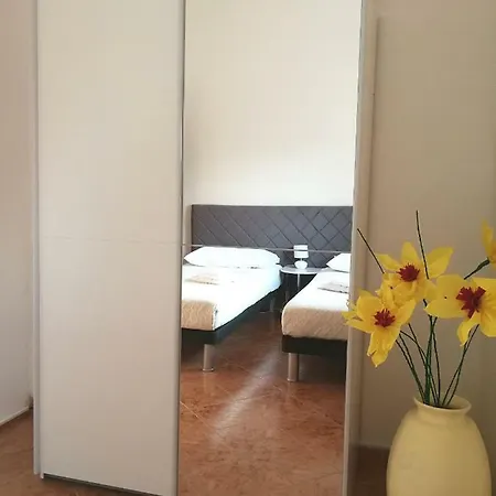 Gracijela Apartment *